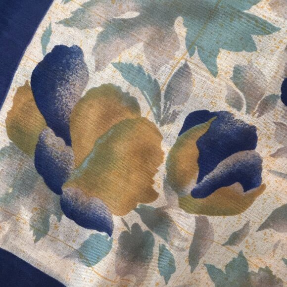Japanese Floral Printed 100% Virgin Wool Square Scarf - Picture 7 of 9